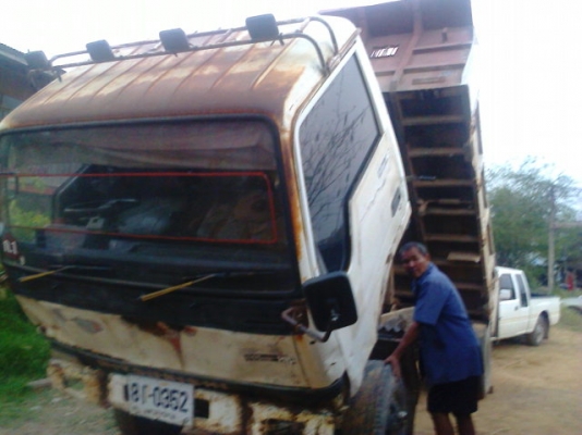 หกล้อดั้ม มิตซู115แรง เกียร์ใหญ่ Fหน้าFหลัง ยาง8.25 รถใช้งานได้ดีครับ หกล้อดั้ม มิตซู115แรง เกียร์ใหญ่ Fหน้าFหลัง ยาง8.25 รถใช้งานได้ดีครับ