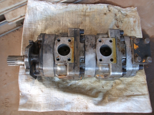 ขายปั๊มรถเกี่ยวข้าว ยี่ห้อไดกิ๊นส์ เบอร์ 22-23