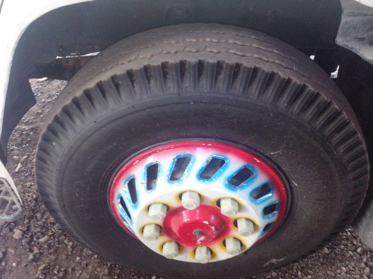 ขายรถ 10 ล้อน้ำมัน ISUZU FVZ 200 ปี 2548 2 เพลา ถังบรรจุ 16000 ลิตรมี 5 ห้องๆกลาง 4000 ลิตร ราคา 1620000