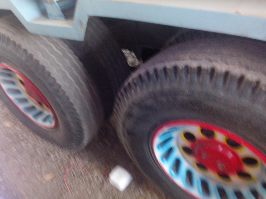 ขายรถ 10 ล้อน้ำมัน ISUZU FVZ 200 ปี 2548 2 เพลา ถังบรรจุ 16000 ลิตรมี 5 ห้องๆกลาง 4000 ลิตร ราคา 1620000