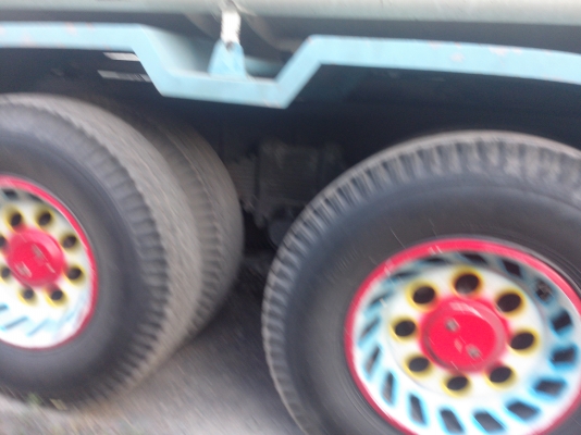 ขายรถ 10 ล้อน้ำมัน ISUZU FVZ 200 ปี 2548 2 เพลา ถังบรรจุ 16000 ลิตรมี 5 ห้องๆกลาง 4000 ลิตร ราคา 1620000