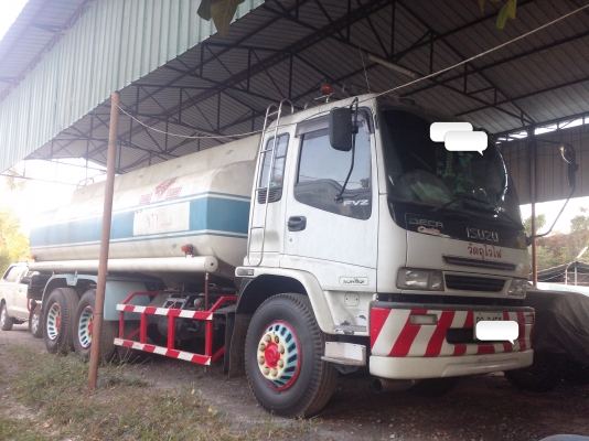 ขายรถ 10 ล้อน้ำมัน ISUZU FVZ 200 ปี 2548 2 เพลา ถังบรรจุ 16000 ลิตรมี 5 ห้องๆกลาง 4000 ลิตร ราคา 1620000