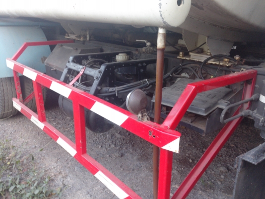 ขายรถ 10 ล้อน้ำมัน ISUZU FVZ 200 ปี 2548 2 เพลา ถังบรรจุ 16000 ลิตรมี 5 ห้องๆกลาง 4000 ลิตร ราคา 1620000