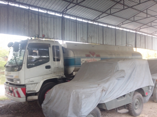 ขายรถ 10 ล้อน้ำมัน ISUZU FVZ 200 ปี 2548 2 เพลา ถังบรรจุ 16000 ลิตรมี 5 ห้องๆกลาง 4000 ลิตร ราคา 1620000