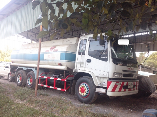 ขายรถ 10 ล้อน้ำมัน ISUZU FVZ 200 ปี 2548 2 เพลา ถังบรรจุ 16000 ลิตรมี 5 ห้องๆกลาง 4000 ลิตร ราคา 1620000