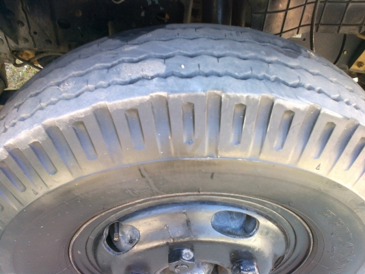 ISUZU NPR57L  100 แรง พวงมาลัย เพาเวอร์ กระบะปูเหล็กยางเต็ม 6 เส้น ซัซซี่สวยๆ