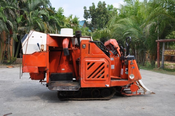 ขายรถ เกี่ยว-นวด ล้อตีนตะขาบ KUBOTA สภาพสวยเดิมจากญี่ปุ่น 49,000 เท่านั้น!!