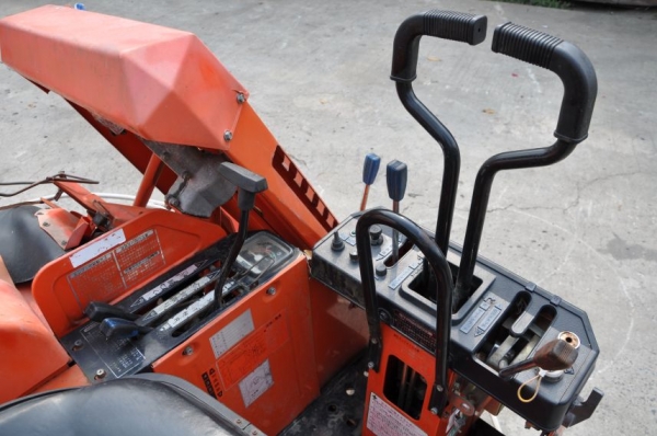 ขายรถ เกี่ยว-นวด ล้อตีนตะขาบ KUBOTA สภาพสวยเดิมจากญี่ปุ่น 49,000 เท่านั้น!!