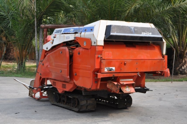 ขายรถ เกี่ยว-นวด ล้อตีนตะขาบ KUBOTA สภาพสวยเดิมจากญี่ปุ่น 49,000 เท่านั้น!!