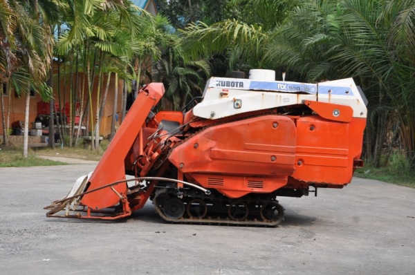 ขายรถ เกี่ยว-นวด ล้อตีนตะขาบ KUBOTA สภาพสวยเดิมจากญี่ปุ่น 49,000 เท่านั้น!!