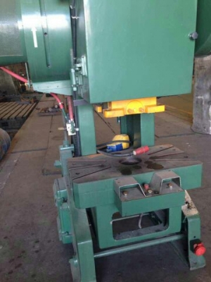 ขายครับขายเครื่องปั้มเดินเฟือง 100 ตัน สภาพสวย เกือบใหม่ พร้อมใช้ 220000 บาท 0814583376 ช่างเอก มีบริการจัดส่งทั่วประเทศ