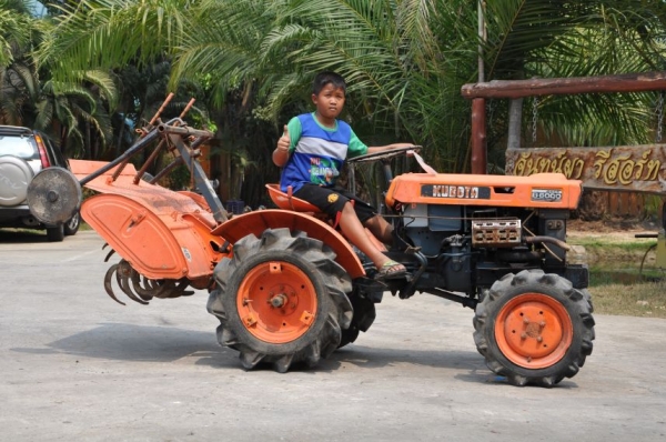 ขายรถไถ KUBOTA B6000 พร้อมโรตารี่หลัง เข้ารองอ้อยแจ่มเลย ขับ4ล้อ สภาพสวยเดิมญี่ปุ่นไม่เคยใช้งานในไทย 58,000 บาท
