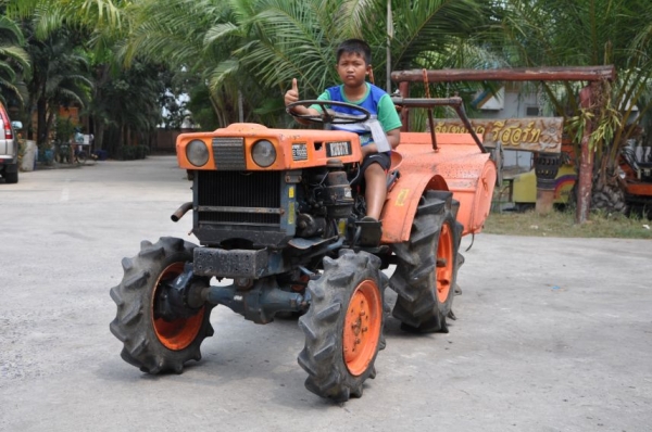 ขายรถไถ KUBOTA B6000 พร้อมโรตารี่หลัง เข้ารองอ้อยแจ่มเลย ขับ4ล้อ สภาพสวยเดิมญี่ปุ่นไม่เคยใช้งานในไทย 58,000 บาท