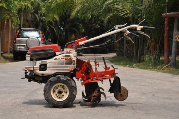 ขายรถพรวนดิน ISEKI KC500Fสภาพสวยเดิมจากญี่ปุ่น มีเกียร์ แฮนด์ปรับระดับได้ สาดดินได้ดีมาก 15,000เท่านั้น