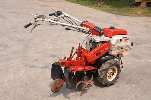 ขายรถพรวนดิน ISEKI KC500Fสภาพสวยเดิมจากญี่ปุ่น มีเกียร์ แฮนด์ปรับระดับได้ สาดดินได้ดีมาก 15,000เท่านั้น