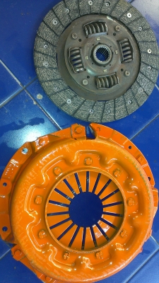 ขายคลัชNISSAN BIG M  มีหลายรุ้นครับราคาบ้านๆคุณภาพเกินตัวหวีปรับความแข็ง+แผ่นคลัชกลึ่งทองแดงผสมใช้สำหรับรถที่เซ็ดโบ ที่คลัชลื้นถ้าเอาไม่อยู่ยินดีคืนเงิน