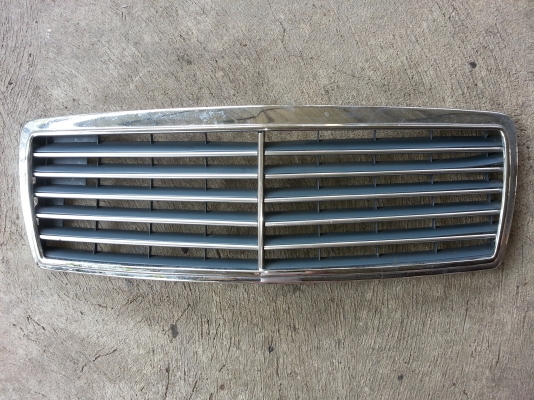 ขายกระจังหน้ารถ Benz