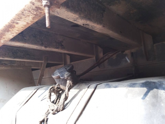 ขายกระบะรถสิบล้อ ยาว 6.20 เมตร  กว้าง 2.45 มเตร  ความกว้างของแคซซี 83 ซ.ม.