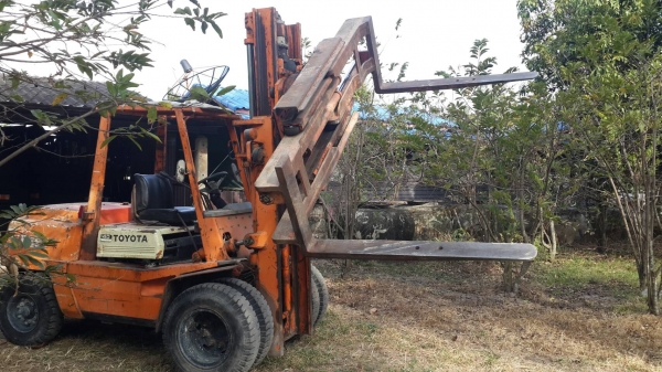 ขายรถโฟล์คลิฟท์ดีเซล 6สูบ ขายรถโฟล์คลิฟท์ดีเซล 6สูบ