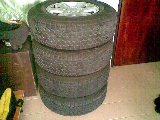 มีแม็กขอบ 16 ของไเลนเดอร์ ยางปี 2013 มาขายรถผมเพิ่งวิ่งไป 3000 กว่าโลเอง สภาพไม่มีริ้วรอย ขายให้เลยมาเอา 16500 บาท ในรูปยังไม่ได้ล้างคราฟ ใครสนใจโทรมาเลยคราฟ  มาก่อนได้ก่อนผมอยุ่พระราม 2 หลังเซ็นทรัล ราคาคุยกันได้คราฟ  081-7456-282***081-6433-820 โรจน์