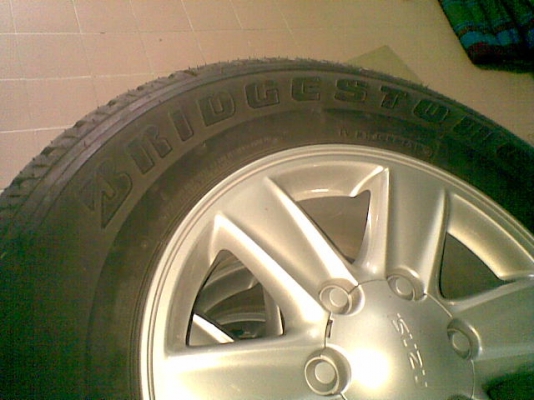 มีแม็กขอบ 16 ของไเลนเดอร์ ยางปี 2013 มาขายรถผมเพิ่งวิ่งไป 3000 กว่าโลเอง สภาพไม่มีริ้วรอย ขายให้เลยมาเอา 16500 บาท ในรูปยังไม่ได้ล้างคราฟ ใครสนใจโทรมาเลยคราฟ  มาก่อนได้ก่อนผมอยุ่พระราม 2 หลังเซ็นทรัล ราคาคุยกันได้คราฟ  081-7456-282***081-6433-820 โรจน์