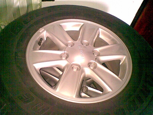 มีแม็กขอบ 16 ของไเลนเดอร์ ยางปี 2013 มาขายรถผมเพิ่งวิ่งไป 3000 กว่าโลเอง สภาพไม่มีริ้วรอย ขายให้เลยมาเอา 16500 บาท ในรูปยังไม่ได้ล้างคราฟ ใครสนใจโทรมาเลยคราฟ  มาก่อนได้ก่อนผมอยุ่พระราม 2 หลังเซ็นทรัล ราคาคุยกันได้คราฟ  081-7456-282***081-6433-820 โรจน์