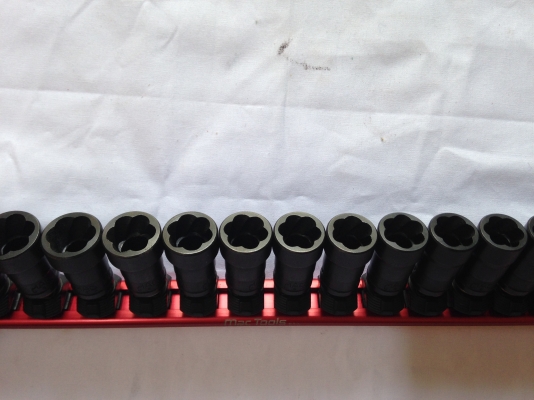 nut extractor MAC tool ครับ จำนวน 16 ลูก metric