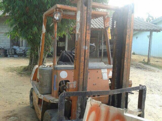 รถมิตซู 6 ล้อ  ติดเครน 2.5 ตัน.  115 แรงม้า.  ( ขายคู่ )   / รถ  โตโยต้า  ฟอร์คลิฟต์   ยกได้ 2 ตันครึ่ง.     สนใจติดต่อ 081 - 6079515