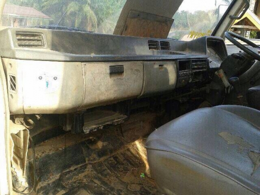 รถมิตซู 6 ล้อ  ติดเครน 2.5 ตัน.  115 แรงม้า.  ( ขายคู่ )   / รถ  โตโยต้า  ฟอร์คลิฟต์   ยกได้ 2 ตันครึ่ง.     สนใจติดต่อ 081 - 6079515