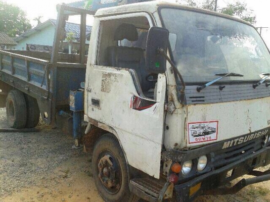 รถมิตซู 6 ล้อ  ติดเครน 2.5 ตัน.  115 แรงม้า.  ( ขายคู่ )   / รถ  โตโยต้า  ฟอร์คลิฟต์   ยกได้ 2 ตันครึ่ง.     สนใจติดต่อ 081 - 6079515