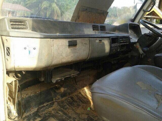 รถมิตซู 6 ล้อ  ติดเครน 2.5 ตัน.  115 แรงม้า.  ( ขายคู่ )   / รถ  โตโยต้า  ฟอร์คลิฟต์   ยกได้ 2 ตันครึ่ง.     สนใจติดต่อ 081 - 6079515