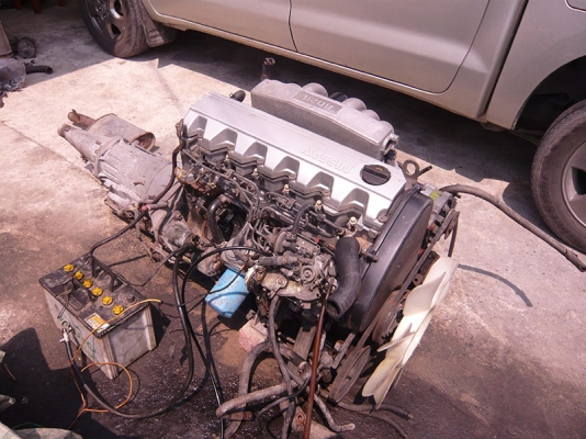 ขายเครื่องยนต์ดีเซล Nissan RD28 Auto สวยๆ