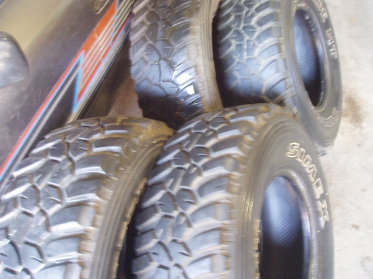 ขายยาง31ดอกดีถูกๆเส้นละ600บาทมี4เส้น