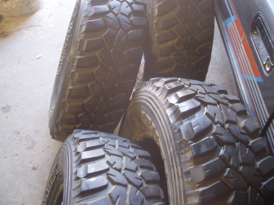 ขายยาง31ดอกดีถูกๆเส้นละ600บาทมี4เส้น