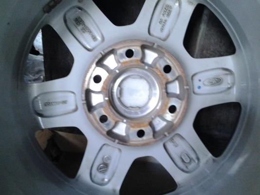 ล้อแม็ก Ford ขอบ17" พร้อมยางป้ายแดง