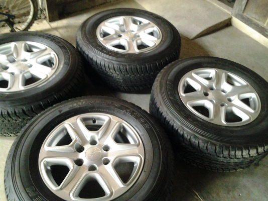 ล้อแม็ก Ford ขอบ17" พร้อมยางป้ายแดง