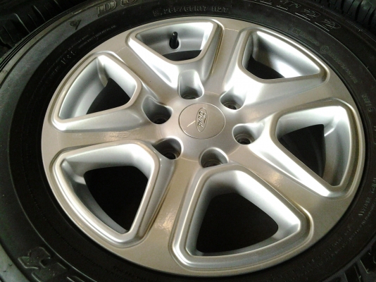 ล้อแม็ก Ford ขอบ17" พร้อมยางป้ายแดง