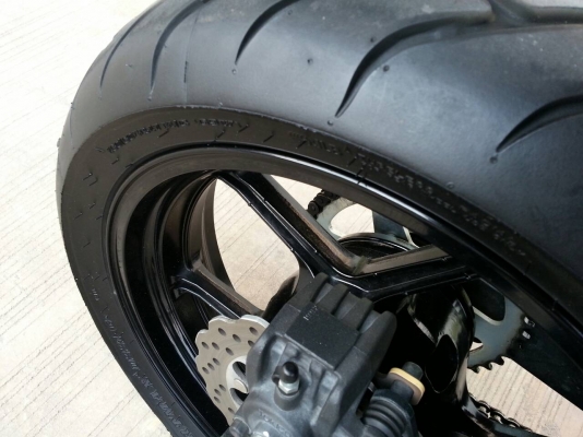 ขายVersys 650 ABS สีน้ำตาล 2013 พร้อมของแต่ง ท่อผ่าเสียงทุ้มไม่แผด รถออกศูนย์เรียว ซื้อมาขี่ทำงาน ไมล์ 8,8xxกม. ราคา265,000ครับ    ขายเพราะเปลี่ยนแนวเป็นช๊อปเปอร์ครับ ขายได้ขายเลยครับ  เจ้าของมือเดียว รถซื้อเงินสด                    เข้าศูนย์เช็คเรียวที่1