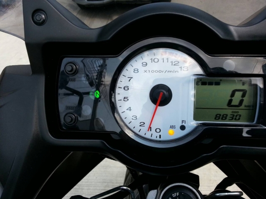 ขายVersys 650 ABS สีน้ำตาล 2013 พร้อมของแต่ง ท่อผ่าเสียงทุ้มไม่แผด รถออกศูนย์เรียว ซื้อมาขี่ทำงาน ไมล์ 8,8xxกม. ราคา265,000ครับ    ขายเพราะเปลี่ยนแนวเป็นช๊อปเปอร์ครับ ขายได้ขายเลยครับ  เจ้าของมือเดียว รถซื้อเงินสด                    เข้าศูนย์เช็คเรียวที่1