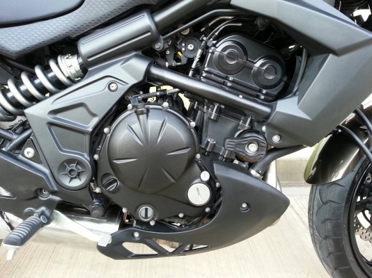 ขายVersys 650 ABS สีน้ำตาล 2013 พร้อมของแต่ง ท่อผ่าเสียงทุ้มไม่แผด รถออกศูนย์เรียว ซื้อมาขี่ทำงาน ไมล์ 8,8xxกม. ราคา265,000ครับ    ขายเพราะเปลี่ยนแนวเป็นช๊อปเปอร์ครับ ขายได้ขายเลยครับ  เจ้าของมือเดียว รถซื้อเงินสด                    เข้าศูนย์เช็คเรียวที่1