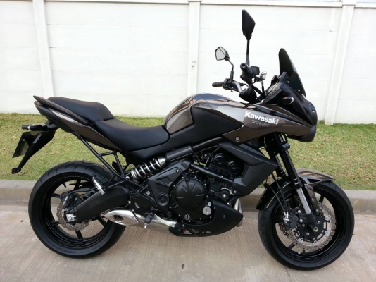 ขายVersys 650 ABS สีน้ำตาล 2013 พร้อมของแต่ง ท่อผ่าเสียงทุ้มไม่แผด รถออกศูนย์เรียว ซื้อมาขี่ทำงาน ไมล์ 8,8xxกม. ราคา265,000ครับ    ขายเพราะเปลี่ยนแนวเป็นช๊อปเปอร์ครับ ขายได้ขายเลยครับ  เจ้าของมือเดียว รถซื้อเงินสด                    เข้าศูนย์เช็คเรียวที่1