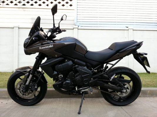ขายVersys 650 ABS สีน้ำตาล 2013 พร้อมของแต่ง ท่อผ่าเสียงทุ้มไม่แผด รถออกศูนย์เรียว ซื้อมาขี่ทำงาน ไมล์ 8,8xxกม. ราคา265,000ครับ    ขายเพราะเปลี่ยนแนวเป็นช๊อปเปอร์ครับ ขายได้ขายเลยครับ  เจ้าของมือเดียว รถซื้อเงินสด                    เข้าศูนย์เช็คเรียวที่1