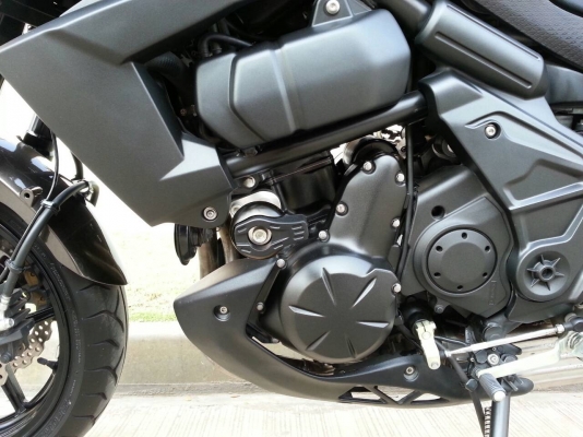 ขายVersys 650 ABS สีน้ำตาล 2013 พร้อมของแต่ง ท่อผ่าเสียงทุ้มไม่แผด รถออกศูนย์เรียว ซื้อมาขี่ทำงาน ไมล์ 8,8xxกม. ราคา265,000ครับ    ขายเพราะเปลี่ยนแนวเป็นช๊อปเปอร์ครับ ขายได้ขายเลยครับ  เจ้าของมือเดียว รถซื้อเงินสด                    เข้าศูนย์เช็คเรียวที่1