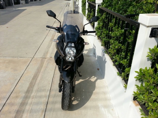 ขายVersys 650 ABS สีน้ำตาล 2013 พร้อมของแต่ง ท่อผ่าเสียงทุ้มไม่แผด รถออกศูนย์เรียว ซื้อมาขี่ทำงาน ไมล์ 8,8xxกม. ราคา265,000ครับ    ขายเพราะเปลี่ยนแนวเป็นช๊อปเปอร์ครับ ขายได้ขายเลยครับ  เจ้าของมือเดียว รถซื้อเงินสด                    เข้าศูนย์เช็คเรียวที่1