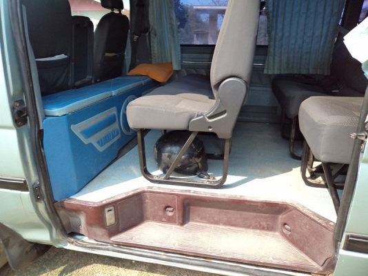 ขายรถตู้หัวจรวดหลังคาสูง ขายรถตู้หัวจรวดหลังคาสูง