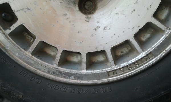 ล้อ NISSAN 14X5.5 ET35 5รูเท่าไรไม่รู้