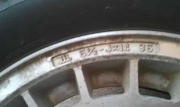 ล้อ NISSAN 14X5.5 ET35 5รูเท่าไรไม่รู้