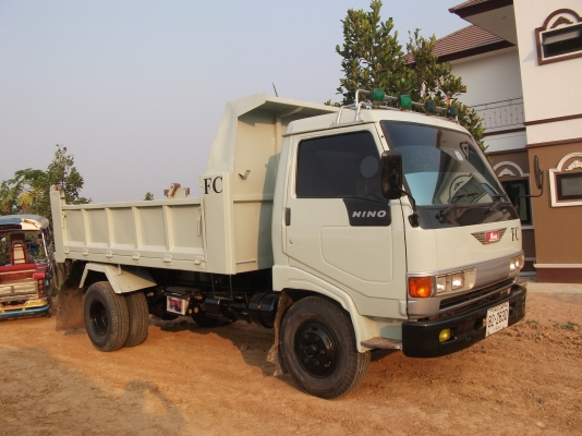 ขายรถหกล้อดั้มFCเคื่รอง120เเรงปี40เฟืองท้ายFหน้าFหลังเคื่รองเเห้งเเรงดีสภาพพร้อมใช้งานได้เลยครับฟวงมาลัยเพลาเว้อเเอร์เย็นโทรมาที่0817894515