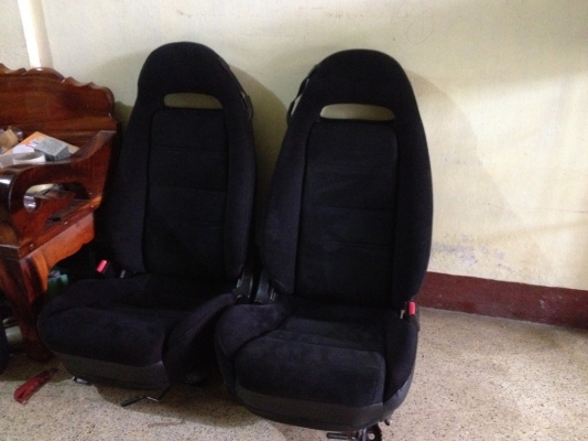 เบาะ mazda rx7แท้ยุ่นสภาพสวยไม่มีขาดปีกเเน่นๆรางครบ