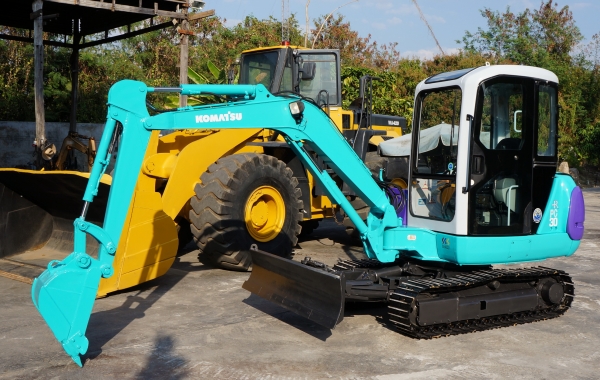 ขายรถขุด KOMUTSU PC30-8 ,มีหัวเก๋ง ใบมีดสไลด์ 6 ทิศทาง
